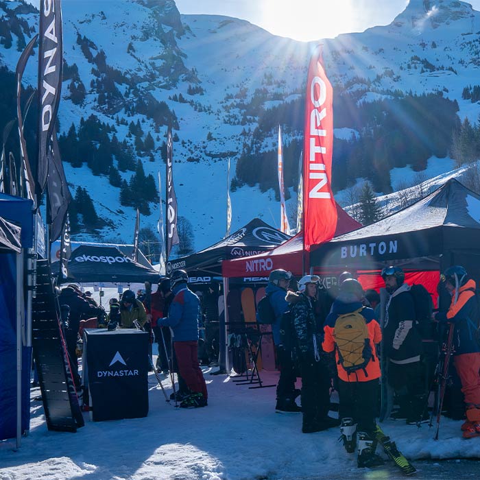 Ambiance à l’intérieur du village du Ski & Snow Test Ekosport