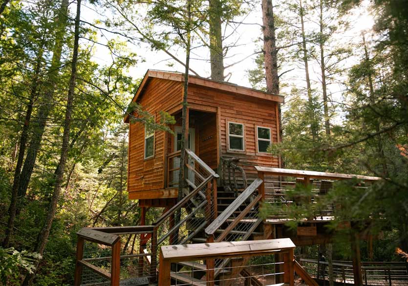 Nuits nature : tente ou cabane perchée ?