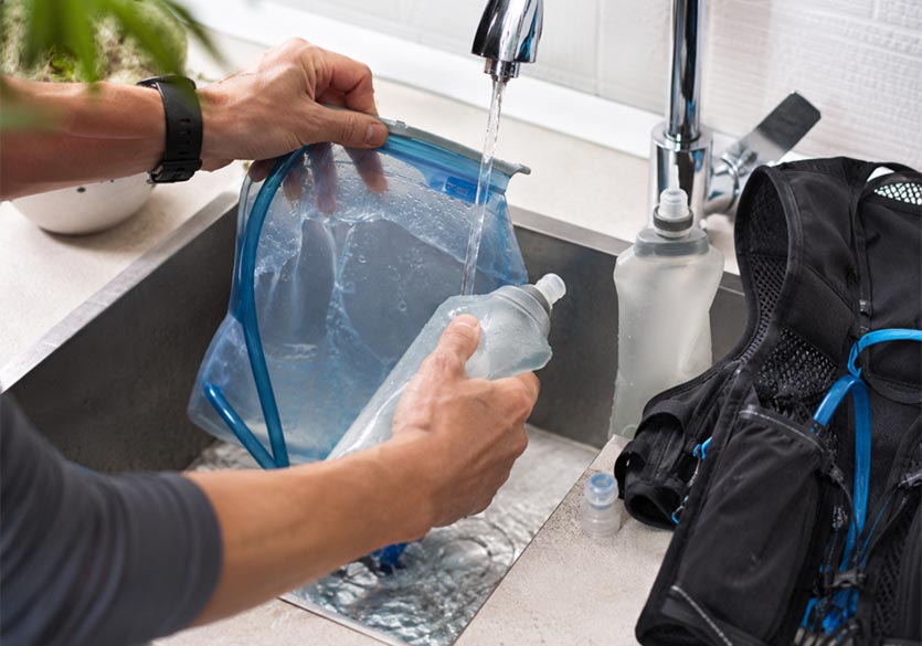 Comment nettoyer sa flasque et sa poche à eau ?