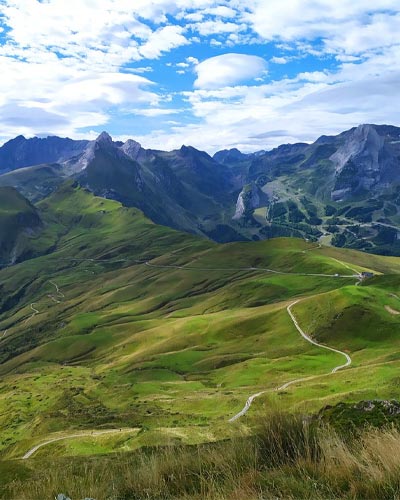 Route du col d’Aubisque dans les Pyrénées françaises