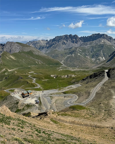 Route du col du Galibier au cœur des Alpes françaises