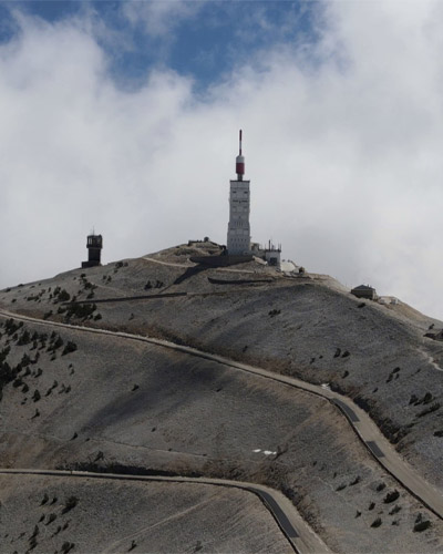 Route menant au sommet du Mont Ventoux à vélo